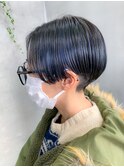 ハイライト、ブルー、刈り上げ女子、ハンサムショート