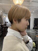 ニーナ(NINA) 刈り上げハイトーンショート