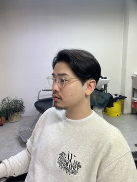 メリケンバーバーショップ フクオカ(MERICAN BARBERSHOP FUK) 波巻き束感ショートツーブロックマッシュアップバングコンマヘア