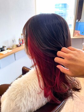 ドルチェ(dolce) インナーカラーレッドピンク　おしゃれ大人女子　明石魚住dolce