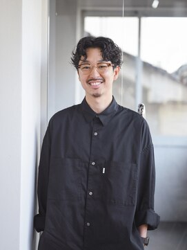 カートバイハイジ(Kurt by Heidi) センターパート×パーマ