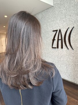 ザック ヴィ(ZACC vie) ロングレイヤーカット×グレージュカラー