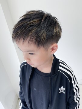 ミニヨン バイ ハピネス 高の原店(mignon by Happiness) 男の子ハイライトカラーメッシュツーブロック