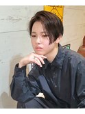 【クールでオシャレに】前下がり×ツーブロックハンサムショート