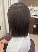 【切りっぱなしストレートボブ】