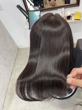 ラナ(Lana) 【Lana】深みのある艶が美しいシルキーダークブラウンストレート