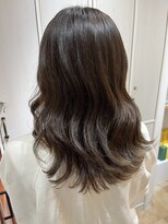 アマレット(Amaretto) 【オリーブベージュ×ゆる巻きミディ】