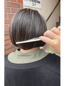 イイナヘアガレージ(117) 【117hairgarage】白髪ぼかし_ハイライト_ショートボブ