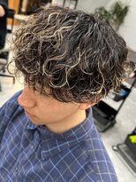 フゥ 宇都宮(FeU)&nbsp;栃木メンズパーマメンズカットセンターパートメンズマッシュ緩め