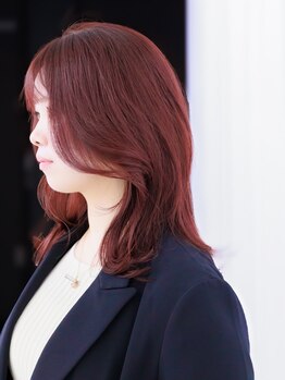 ハイホープス(High Hopes)の写真/ミディアム・ロングの魅力を最大限引き出すカット技術！髪の動きとツヤを生かしたスタイルをご提案します。