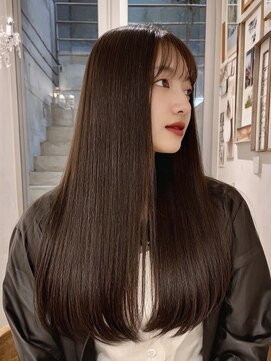 エミイ 鎌倉(eMii.) ロングストレートヘア