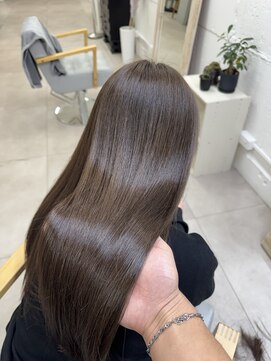 ベガ(vega) 透明感が爆発する艶グレージュカラー