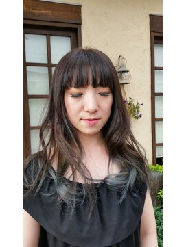 サロン ド ビューティー ラ デュース アッシュでインナーカラー