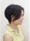 大人可愛い センターパート前下がりショート