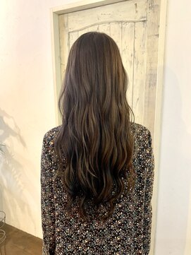 ティエル(Tieru) ロングのツヤカール