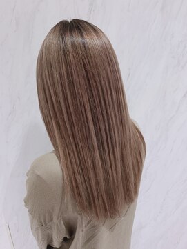 リー 京橋(Lee) 秋カラーでアッシュベージュカラー 山下志穂