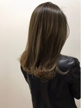 モルニ(MORNI) グレージュ_マロンベージュ Aラインボブ かきあげ