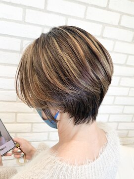 アッシュ 十日市場店(Ash) すっきりショートボブ