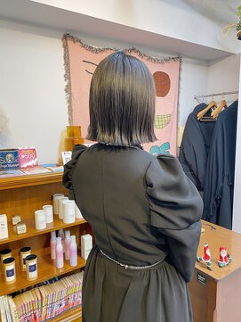 アンドチル 渋谷(AND CHILL) ダークグレージュ/切りっぱなしボブ/外ハネボブ 渋谷