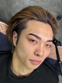 オーバー(OVER)の写真/【10代～20代に人気★"HBL"取り扱いSALON！】HBL（ハリウッドブロウリフト）で眉毛の毛流れ自由自在♪