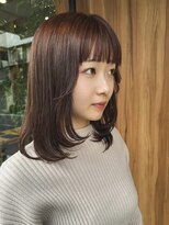 エルナ(ELNA)&nbsp;顔周りレイヤーが可愛い！内巻きミディアムボブ