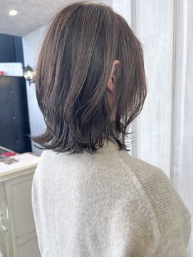 キャアリー(Caary) 福山市美容室Caaryレイヤー外ハネミディアムヘアくすみブラウン