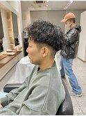 ツイストスパイラルパーマアップバングショート刈り上げフェード