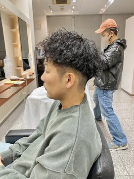 ギブ 豊田市駅店(GIVE) ツイストスパイラルパーマアップバングショート刈り上げフェード