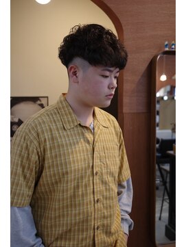 エディ(Edy) メンズマッシュスペインカール波巻きパーマ刈り上げ眉毛カット
