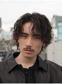 センターパートミディアムウルフ　ニュアンススパイラル