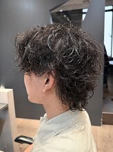 【サーフカール】はメンズミディアムスタイルの男性には定番のパーマスタイル