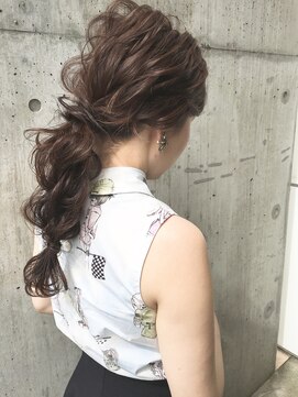 ニキータ(Nikiita) 編み込みポニー