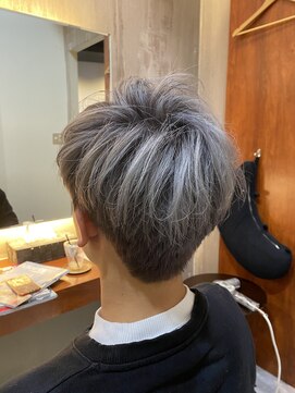 ビグディーサロン(BIGOUDI salon mukonosou) シルバーヘア。