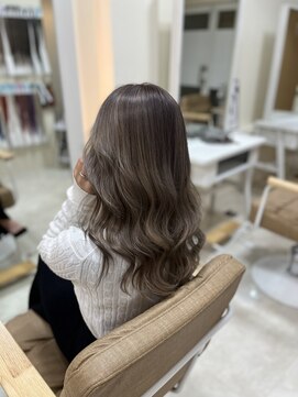 カリーナ(CARINA) ハイトーンカラー/グレージュカラー