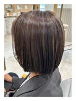 クシェル バイ リリア(kuschel by LILIA.)&nbsp;切りっぱなしボブにハイライトを足してオシャレな雰囲気に◎