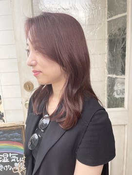 アミュレ(Amule) 赤みブラウンの秋冬色カラーとローレイヤーのセミロングスタイル