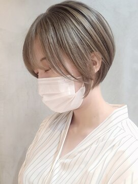 エリマ 武蔵小杉(elima) 武蔵小杉大人ショート丸みショートボブ白髪ぼかしカラー40代