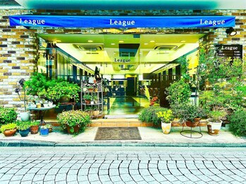 リーグ 青葉台店(League)の写真/緑豊かなガーデニングがお出迎え☆上質な空間で心満たされる癒やしと洗礼された技術を体験してみませんか？