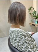 切りっぱなしボブタッセルボブダブルカラーブリーチグレージュ