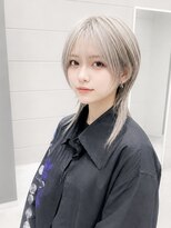 デイズ(days) ホワイトグレージュロングウルフカット