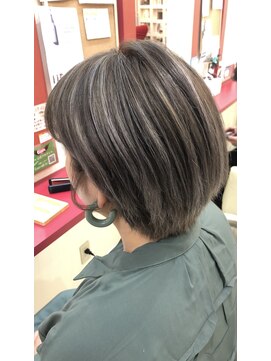 クオーレツー(Cuore2) グレージュハイライト＋ショート