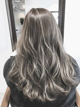 クオン(Kuon) 【ハイライト】立体感と抜け感UP！外国人風アッシュグレージュ