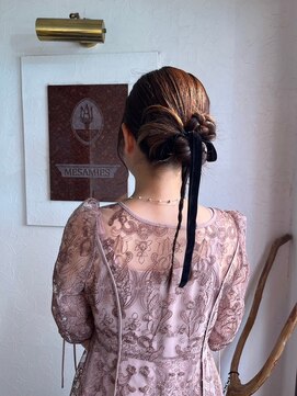 美容室 メザミー MESAMIES ローポニーテールヘアアレンジ結婚式お呼ばれ二次会ヘアセット