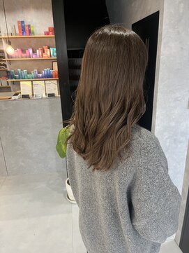 リル(LiLu) 大人可愛いグレージュカラー