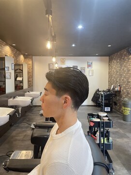 バーバーショップ ネオ セカンド(BARBERSHOP NEO2nd) 6：4分けスタイル