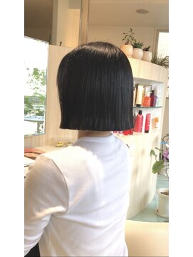 レーヴ reve 縮毛矯正＋切りっぱなしボブ