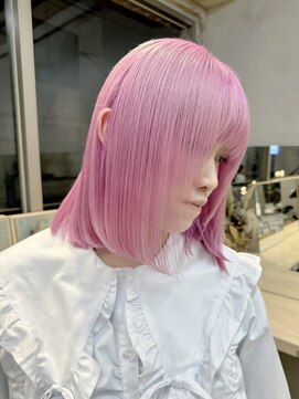 サンク 原宿 表参道(cinq) ミディアムレイヤーカット長めボブハイブリーチハイトーンカラー