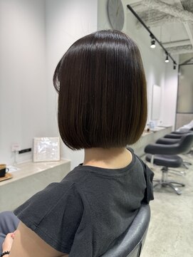 ビブ(VIV) 顎下3cm切りっぱなしボブ