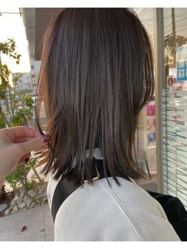 ヨンド(yond) オリーブベージュ外ハネボブレイヤー顔まわり前髪群馬太田