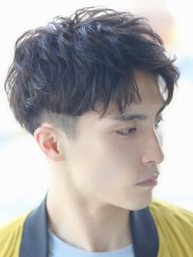 ハレ ヘアサロン(Hale hair salon) Hale刈り上げセンターパートフェザーパーマニュアンスパーマ原宿